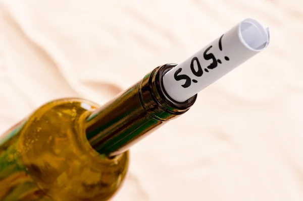 Wine bottle with a note in the sand on the beach — Stock Photo, Image