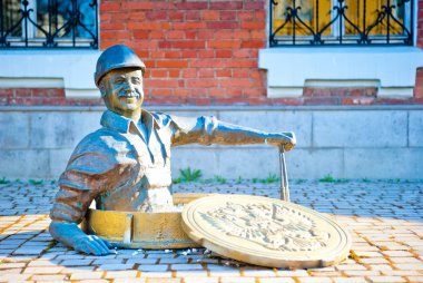 rybinsk, Rusya Federasyonu içinde gülümseyen erkek tesisatçı heykel