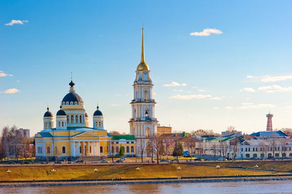 Hermosa vista de la arquitectura de la ciudad Rybinsk, RUSIA — Foto de Stock