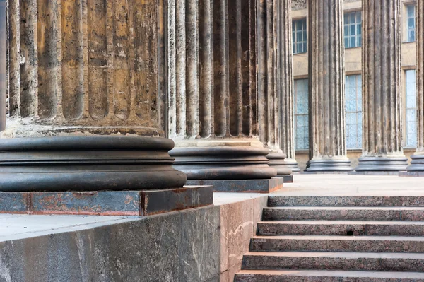 Lower part of the columns of the Kazan Cathedral in St. Petersburg — Stock Photo, Image