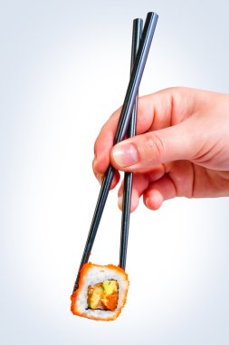Japon yemek çubuğu tutan el rulo