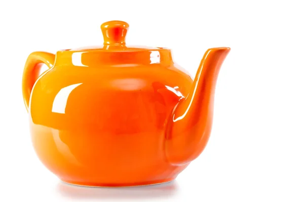 Theepot oranje op een witte achtergrond — Stockfoto