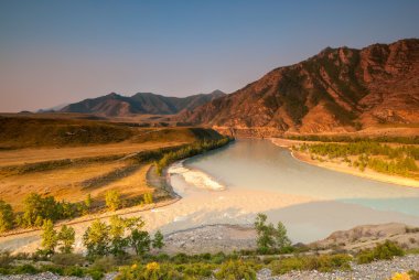 iki büyük nehir Altay - in chuya ve katun birleşmesi