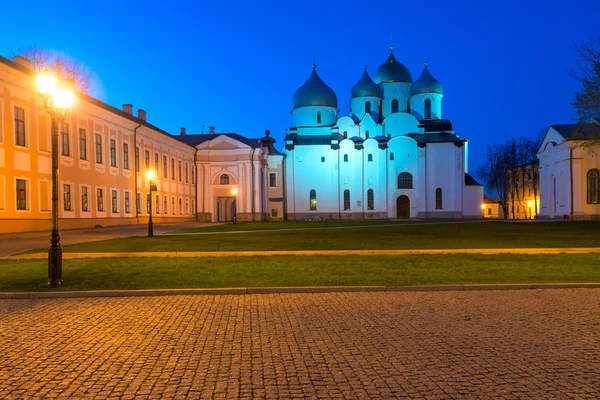 Ночная сцена Новгородского Кремля — стоковое фото