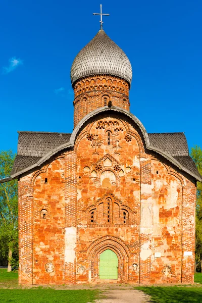 Beautiful red brick church, orthodox — Stock Photo, Image