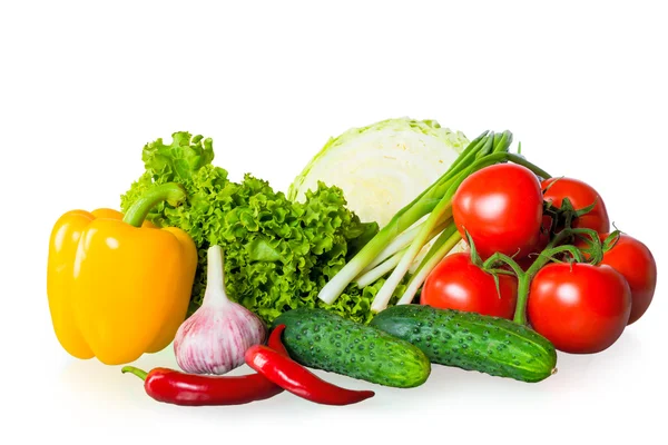 Verduras frescas maduras sobre fondo blanco —  Fotos de Stock