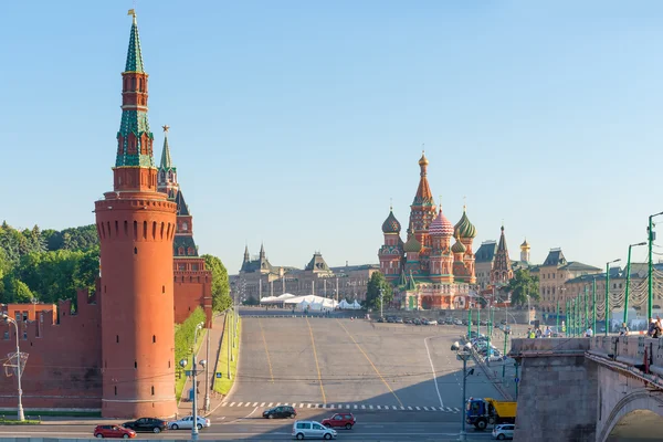 Soleada mañana de verano en la Plaza Roja de Moscú — Foto de Stock