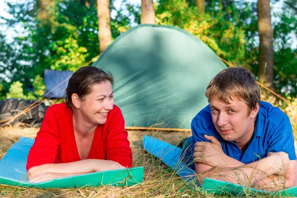Emotions couple on vacation in the summer camping — Stock Photo, Image