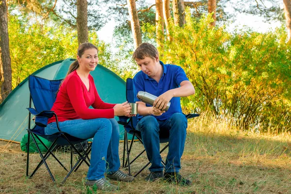 Man cares for his wife in the morning at the camp — Stock Photo, Image