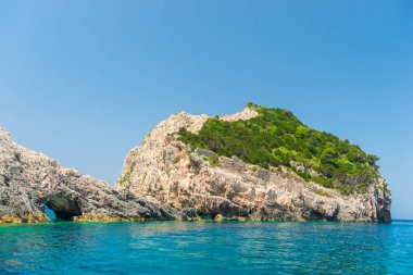 Yunanistan 'ın Zakynthos adasındaki ünlü Mavi Mağaralar 