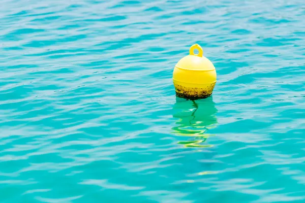 Boya Flotante Navegación Amarilla Mar Azul — Foto de Stock