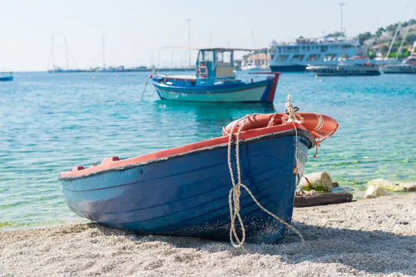 Rybářský Člun Pláži Řecka Slunečného Počasí — Stock fotografie