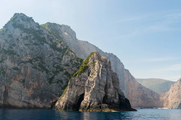 Sziklás Part Görög Sziget Tengerre Néző Táj Görögországi Kilátás Hajóról — Stock Fotó