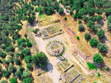 Yunanistan 'ın Delphi kentindeki Athena antik Yunan tapınağının kalıntıları