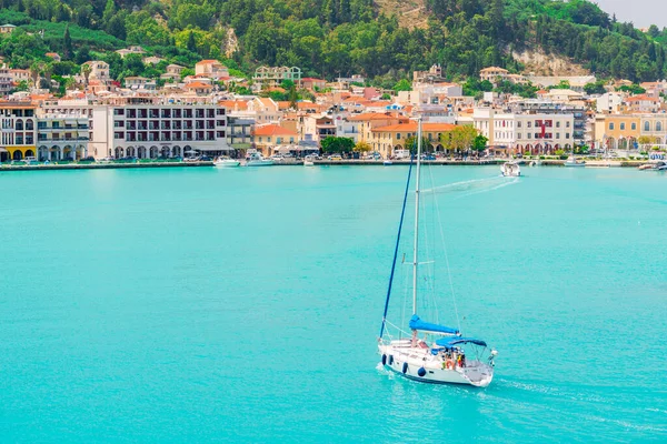 Bateau Balancent Sur Les Vagues Turquoise Mer Ionienne Grèce Par — Photo