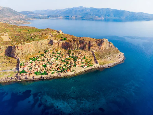 Widok Góry Ufortyfikowanej Greckiej Wioski Wyspie Monemvasia Peloponez Grecja — Zdjęcie stockowe