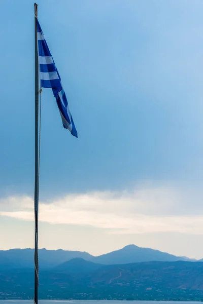 夜晚蓝天的希腊国旗 — 图库照片
