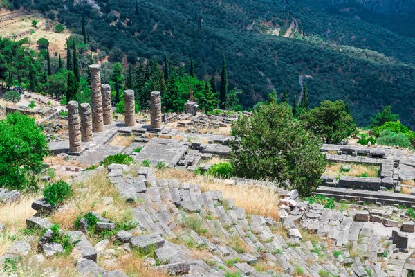  Kalıntıları bir antik Yunan Apollon Tapınağı, Delphi, Yunanistan