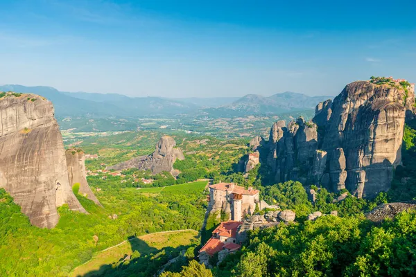 taş, Teselya ve Yunanistan üzerine inşa edilmiş güzel Meteora manastırı kompleksi