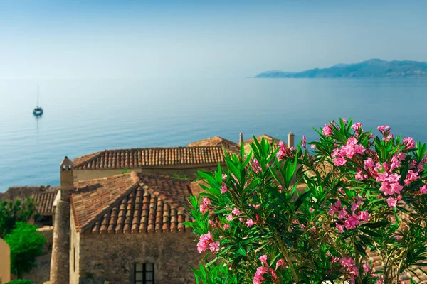 Rock Adası Monemvasia Moreloponnese Yunanistan Daki Romantik Güçlendirilmiş Yunan Köyü — Stok fotoğraf