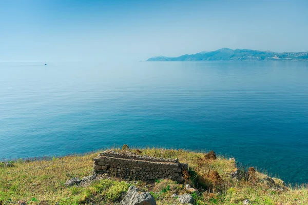 Skalnaté Pobřeží Řeckého Ostrova Výhled Moře Krajina Řecké — Stock fotografie