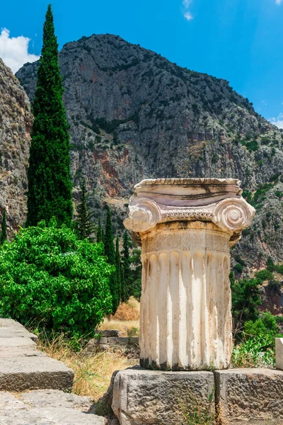 Αρχαία Στήλη Στους Δελφούς Ελλάδα — Φωτογραφία Αρχείου