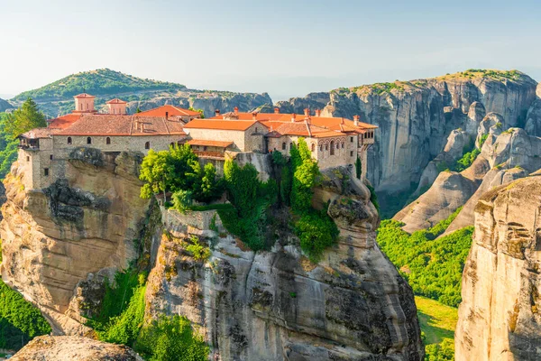 Belo Complexo Mosteiros Meteora Construído Sobre Rochas Tessália Grécia — Fotografia de Stock