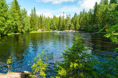 Ruskeala Şelalesi. Kuzey Rusya 'da, Karelia Cumhuriyeti' nde harika bir doğal park. Sortavala 'dan çok uzak değil.