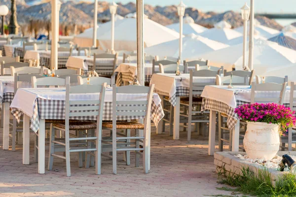 Range Wooden Table White Chair Relaxation Restaurant Sea — Stockfoto