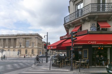 tipik café Paris Salonu