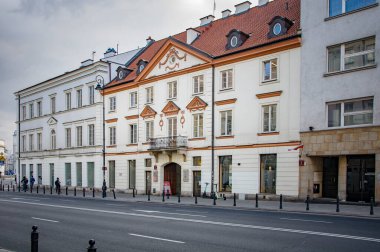 Dikkatli ol, POLAND. Mart 07, 2022. Geleneksel cilalama mimarisinde panoramik manzara