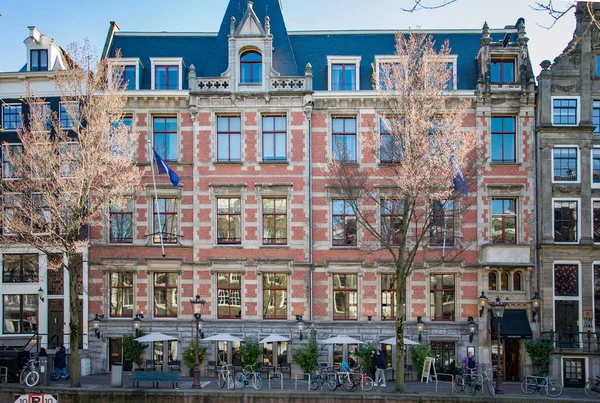 Амстердам Нидерланды Марта 2022 Красивый Вид Город Шанеля Традиционная Архитектура — стоковое фото