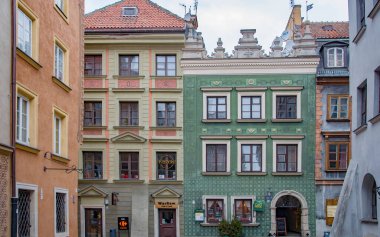 Dikkatli ol, POLAND. 08 Mart 2022. Geleneksel tarzda eski kasaba binaları