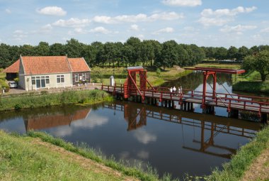 bourtange adlı bir asma köprü