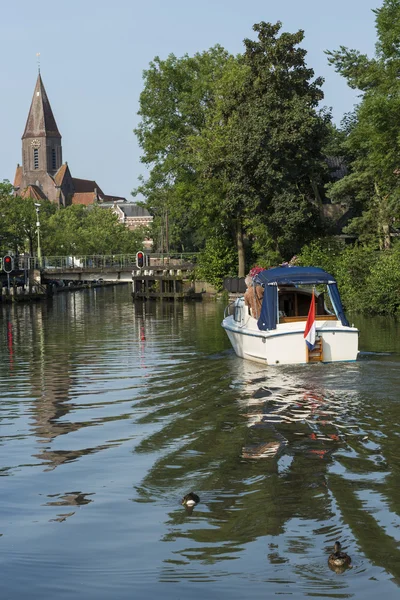 Boot auf Fluss in der Nähe von Montfoort — Stockfoto