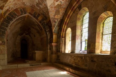 Gargilesse-Dampierre, Fransa - 14 Haziran 2022: Notre-Dame 'ın küçük bir köyü olan Gargilesse' deki Frescos 'ta..