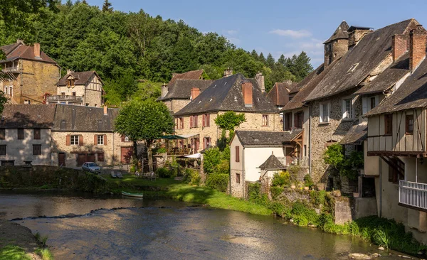 2022年6月13日フランス セグール シャトー セグール シャトーの村にある川L Auvezereと古い家 Les Beaux Village France — ストック写真