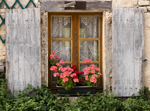 Вікно Yevre Chatel Франція Одне Beaux Villages France — стокове фото