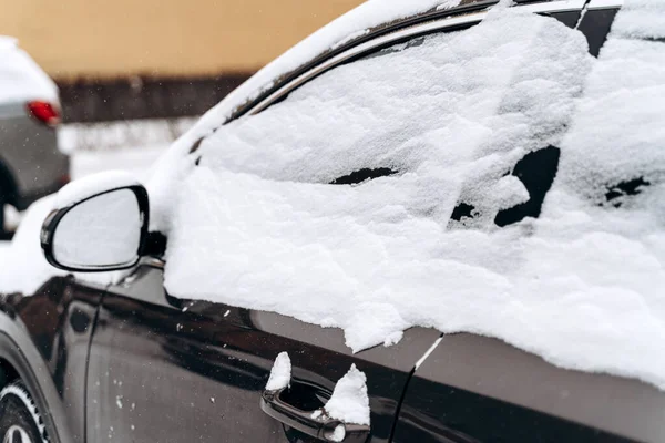 Bilar Snön Efter Ett Snöfall Beskuren Utsikt Över Snön Tak — Stockfoto