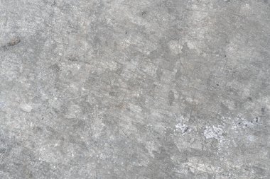 Arkaplanı ya da duvar kağıdı olarak çatlakları olan pürüzsüz beyaz beton bir duvarın dokusu. Gri beton duvar soyut arka plan berrak ve pürüzsüz doku grunge cilalanmış çimento açık hava 