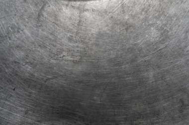 Arka plan ve tasarım çalışmaları için çatlamış ve klasik tarzda soyulmuş beyaz gri eski duvar dokusu. Arka plan için beton dokusu olan gri beton duvar 