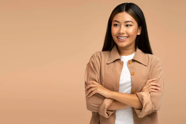 Imagem Mulher Bonita Sonhando Positivo Segurando Equilíbrio Branco Cartão Crédito — Fotografia de Stock