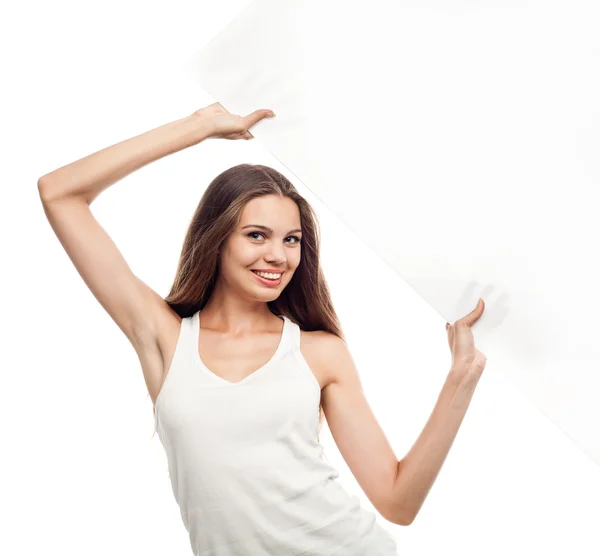 Retrato de una joven con cartelera en blanco — Foto de Stock