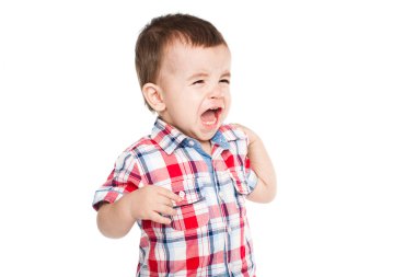 Küçük bebek ağlıyor.