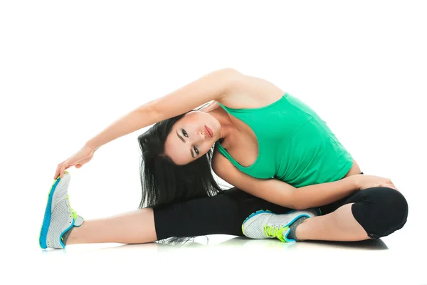 Bela mulher esportiva fazendo exercício no chão — Fotografia de Stock