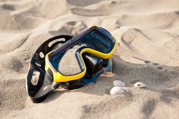 Face masker op het strand — Stockfoto