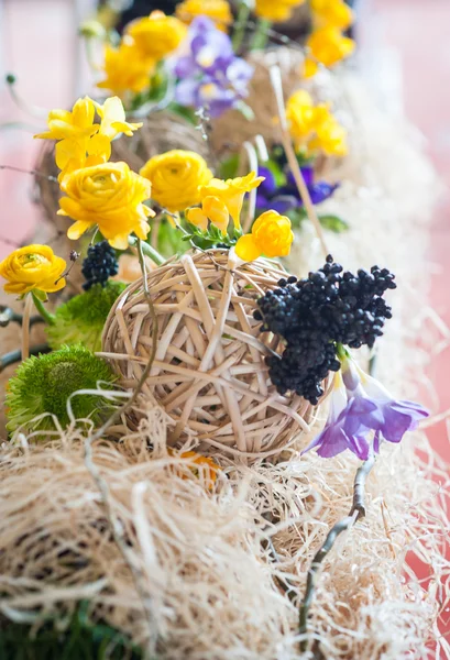 婚礼 table.floral 安排和装饰的装饰 — 图库照片