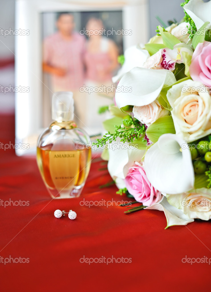 Bouquet, perfume passports and earrings