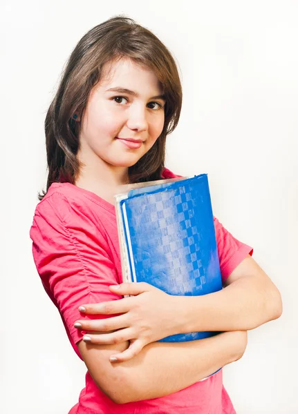 Beyaz arka plan üzerinde izole kitap tutan genç kız portresi — Stok fotoğraf