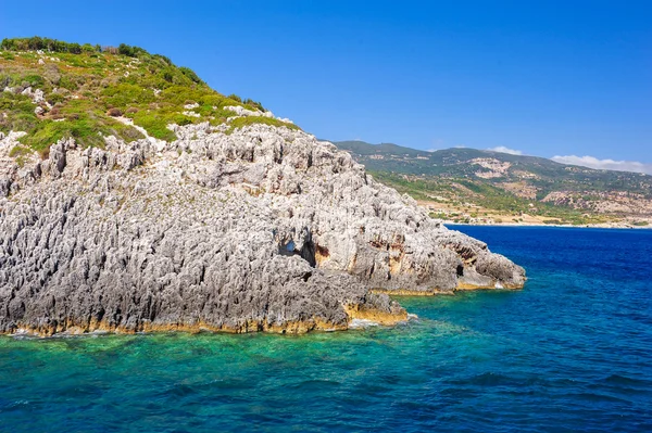 Wybrzeże greece.view na wybrzeżu zakynthos z morza. — Zdjęcie stockowe